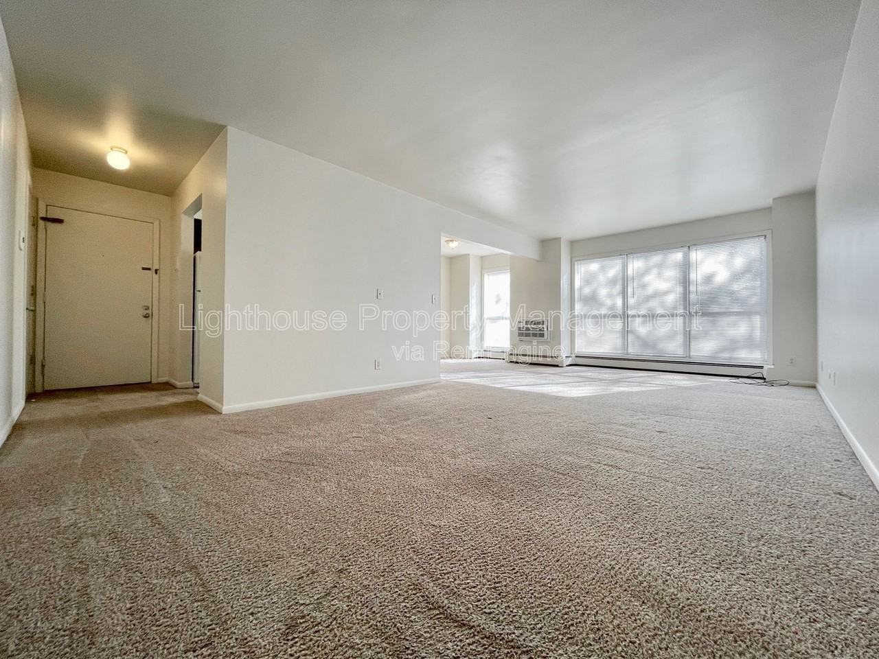 1326 Leonard St Nw #14 - Photo 5 of 18