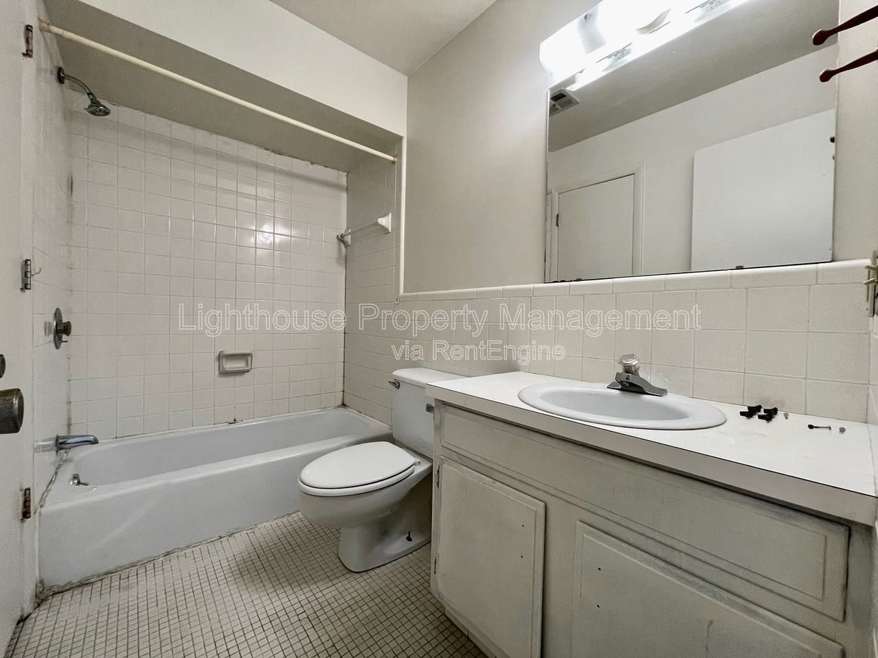 1326 Leonard St Nw #14 - Photo 7 of 18