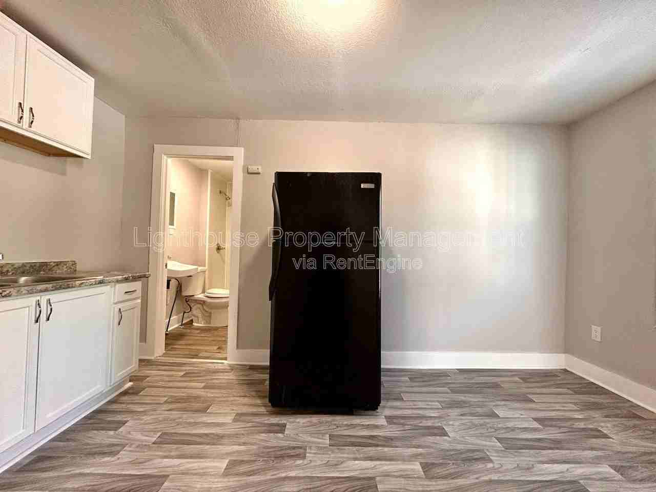 2825 Sanford St #6 - Photo 4 of 15