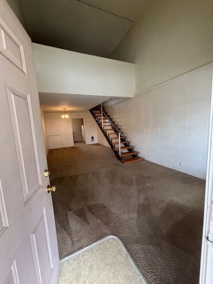 462 W 11th Aly #5 - Photo 2 of 14