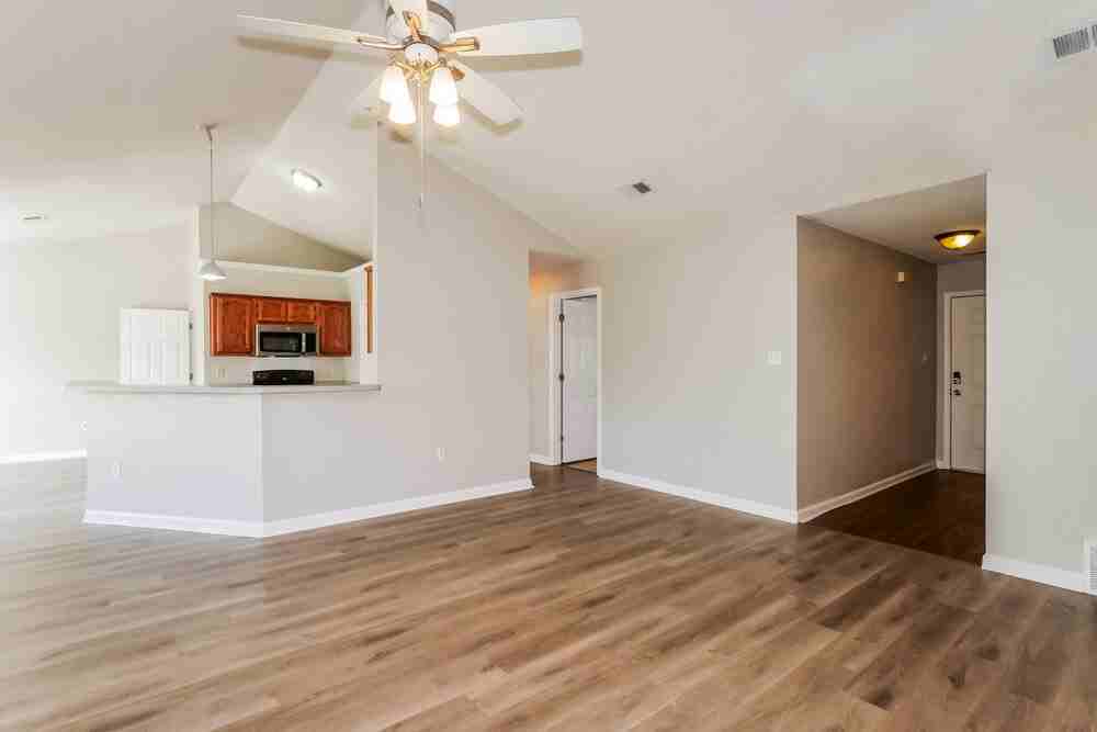 7875 Sarah Ann Dr S - Photo 5 of 16