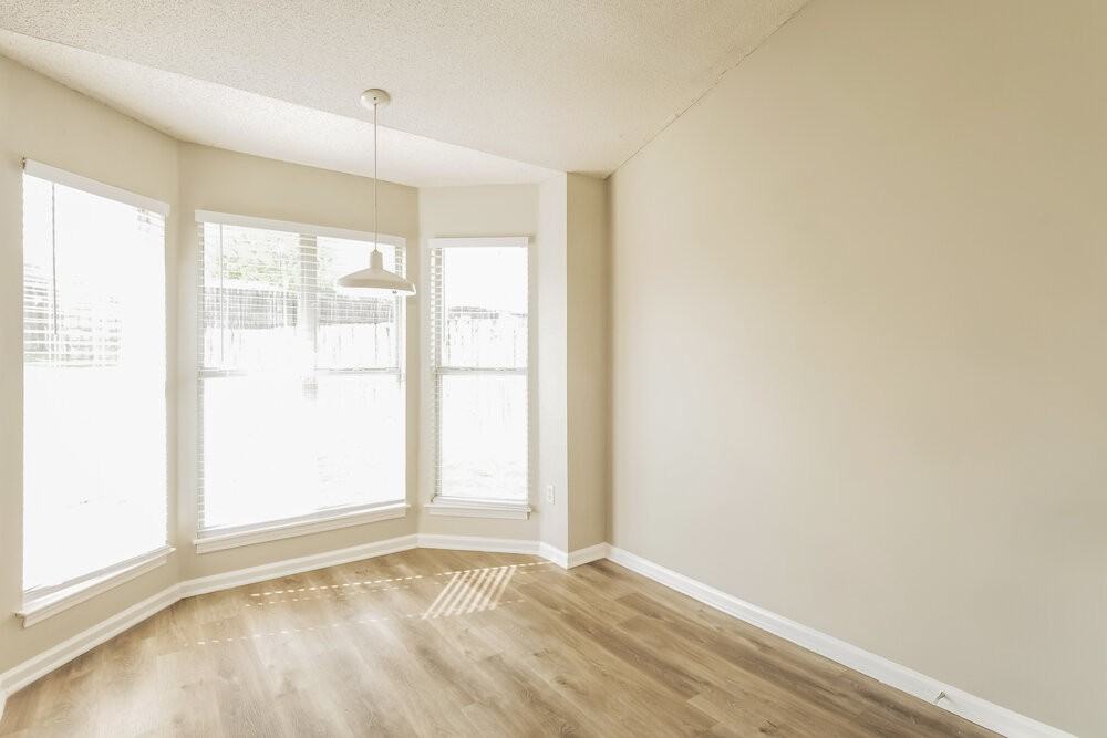 7875 Sarah Ann Dr S - Photo 6 of 16