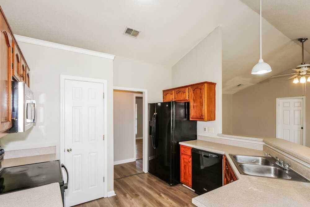 7875 Sarah Ann Dr S - Photo 7 of 16