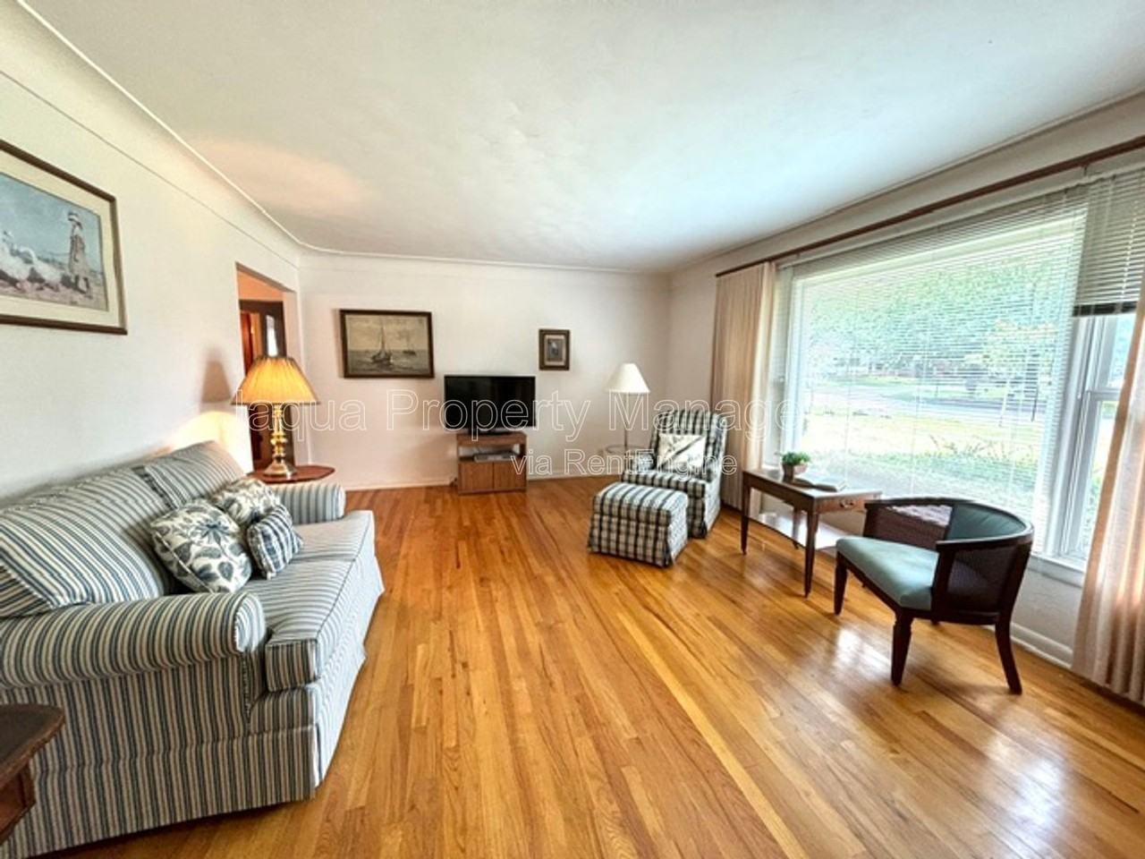 2726 Applelane Ave - Photo 3 of 33