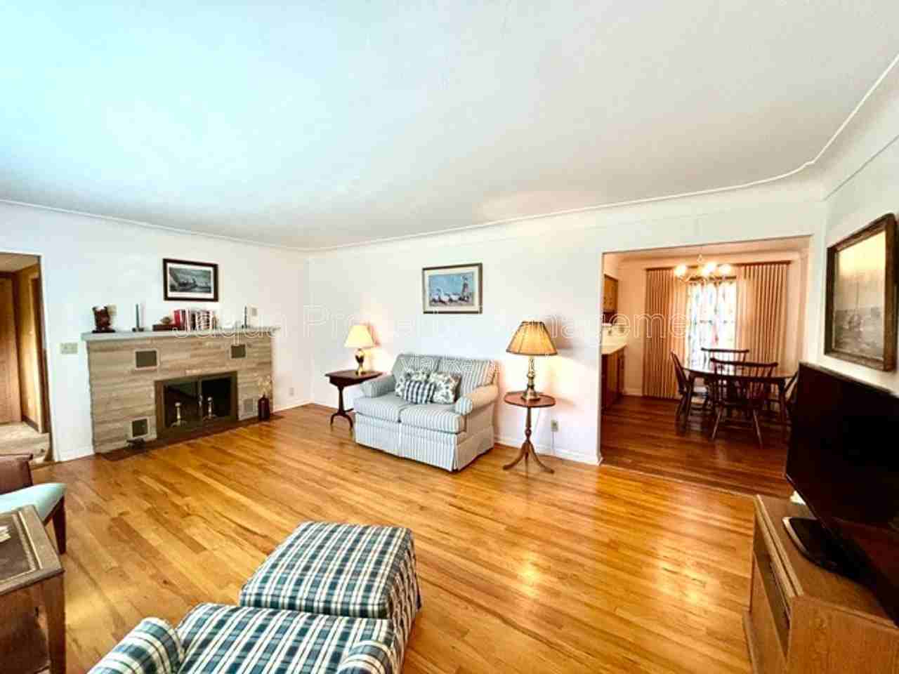 2726 Applelane Ave - Photo 5 of 33