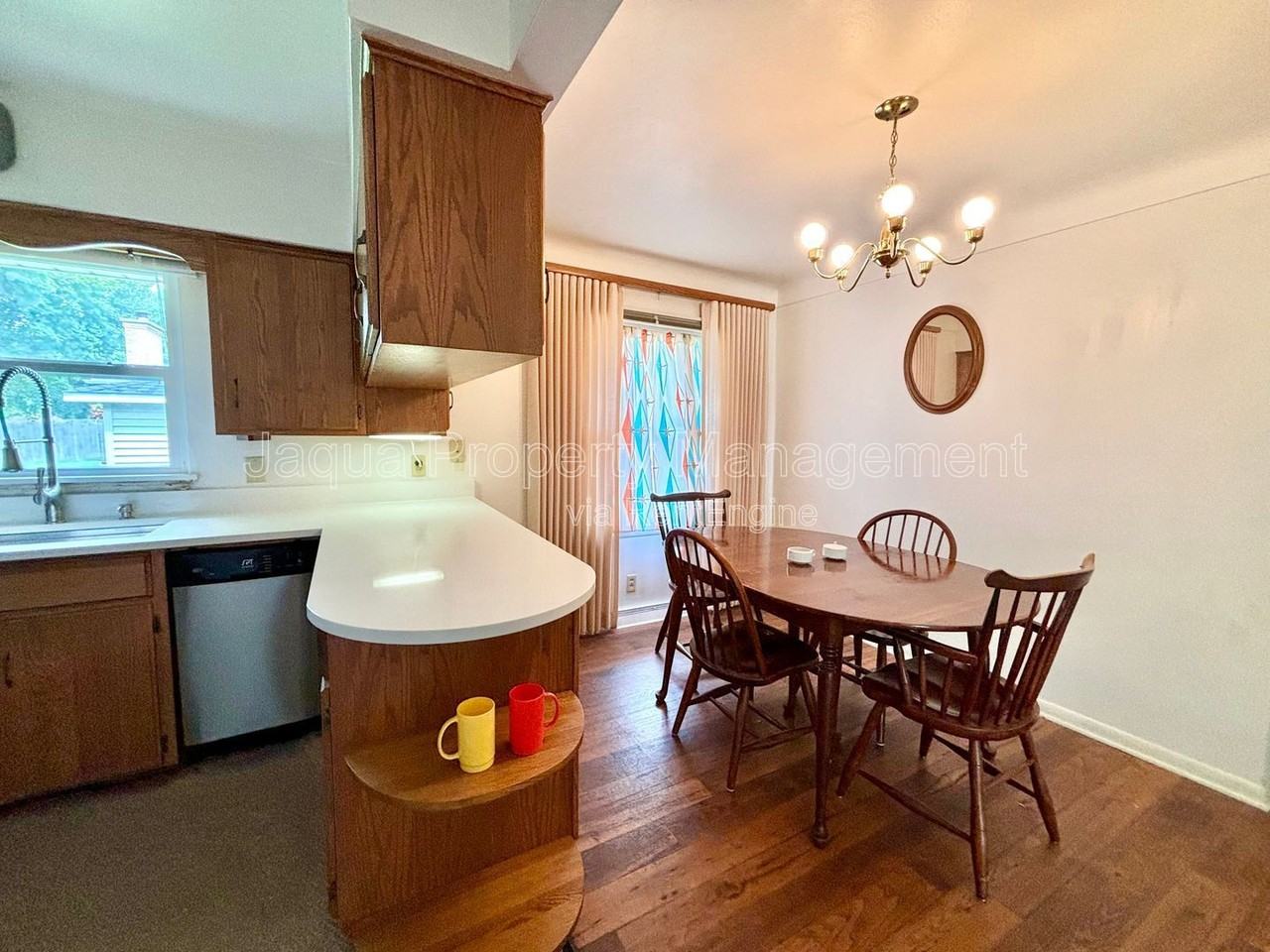 2726 Applelane Ave - Photo 7 of 33