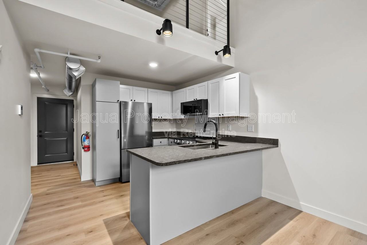 266 E Michigan Ave #402 - Photo 4 of 20