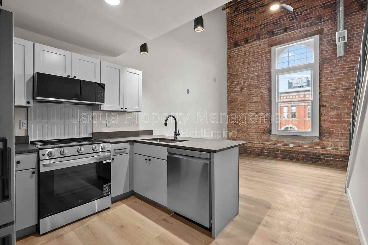 266 E Michigan Ave #402 - Photo 5 of 20