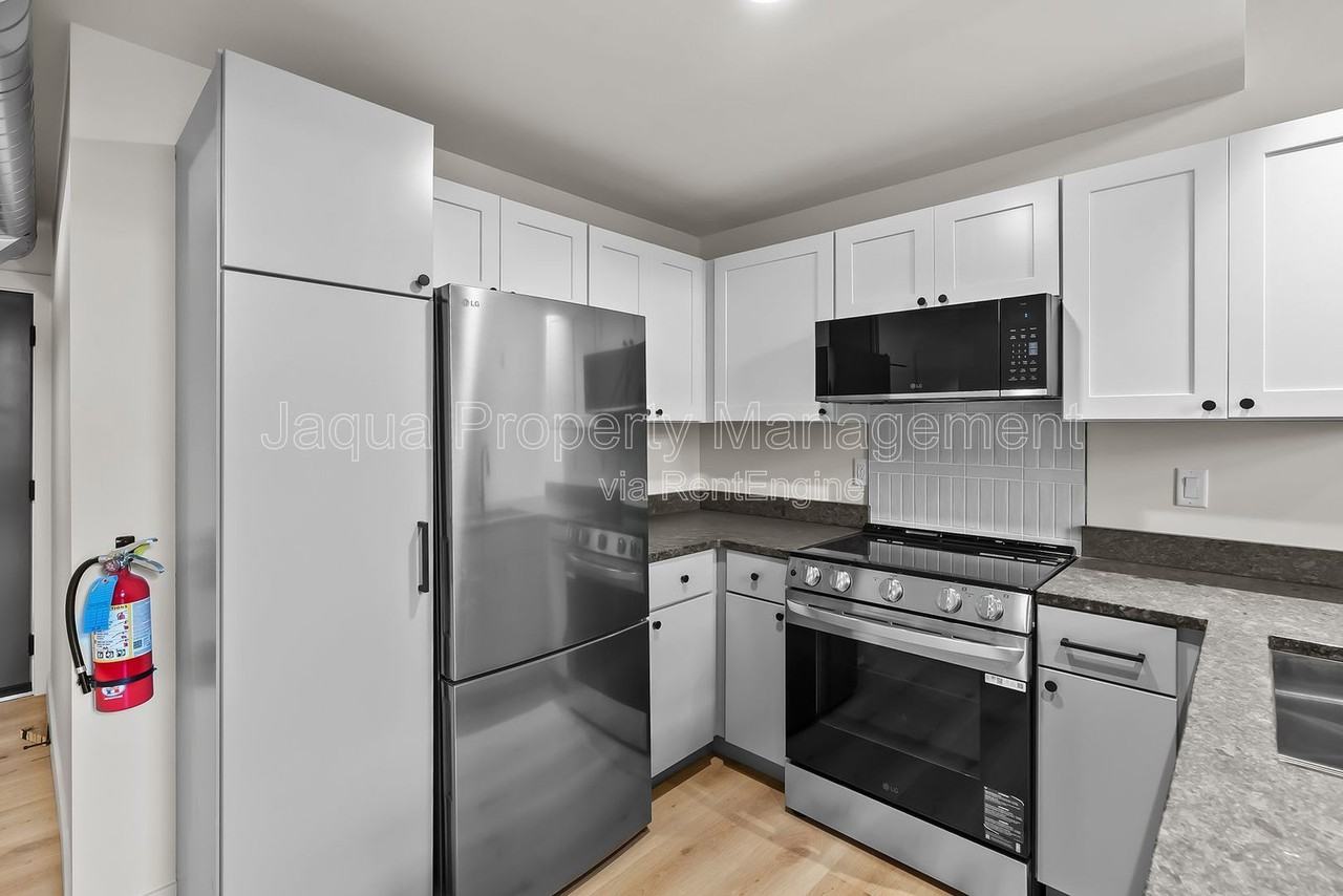 266 E Michigan Ave #402 - Photo 6 of 20