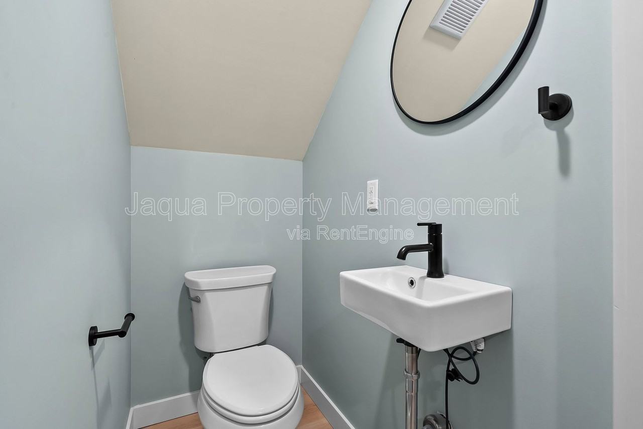 266 E Michigan Ave #402 - Photo 7 of 20