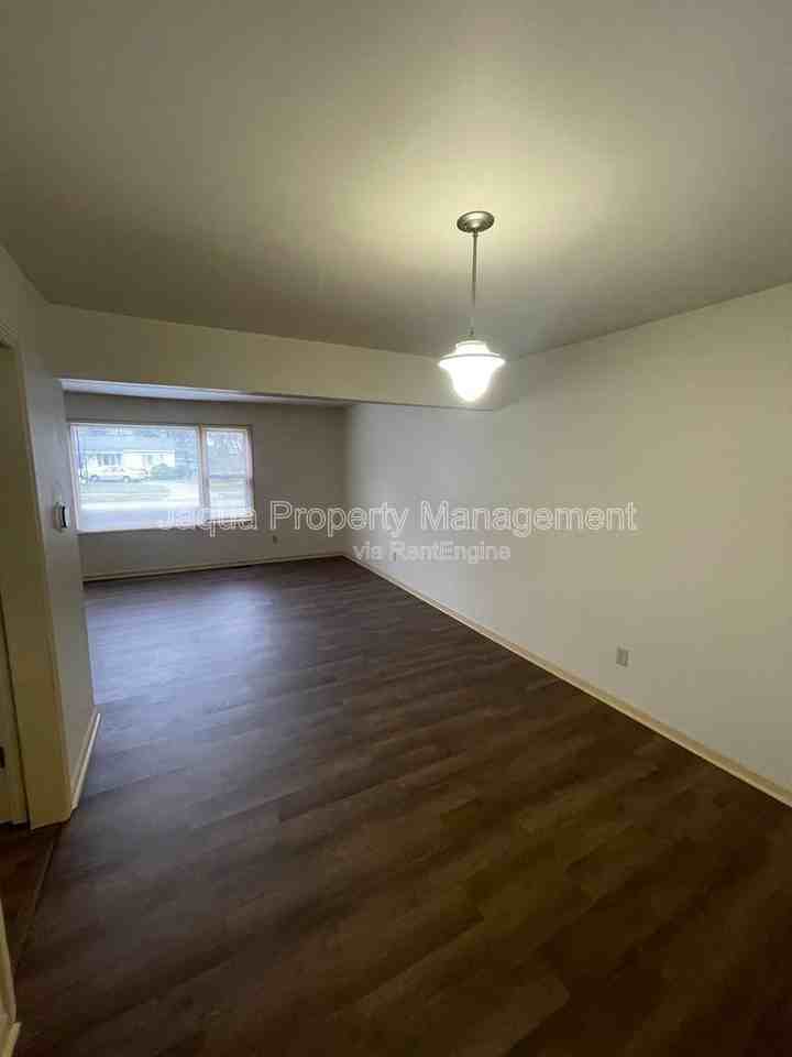 7741 Walcott St - Photo 2 of 15