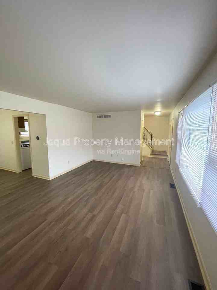 7741 Walcott St - Photo 3 of 15