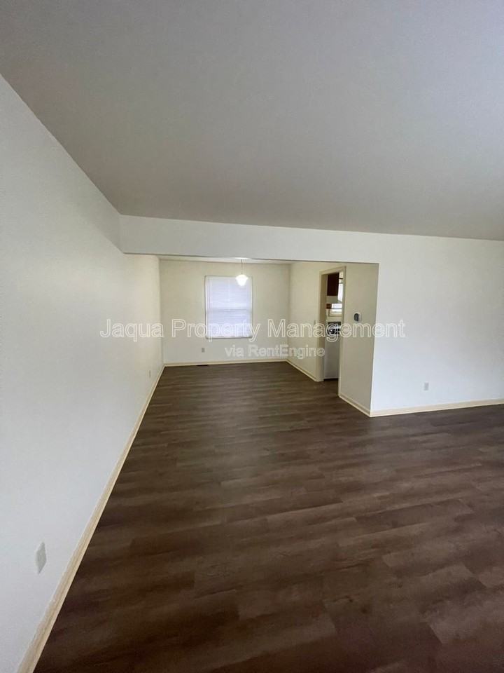 7741 Walcott St - Photo 4 of 15