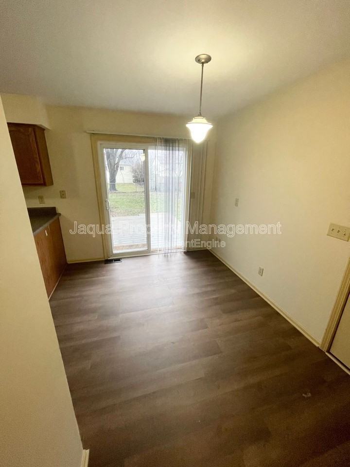 7741 Walcott St - Photo 5 of 15