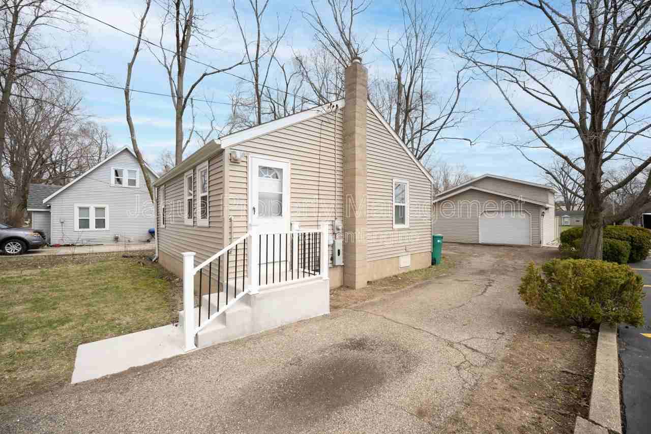 5923 Missouri Ave - Photo 2 of 15