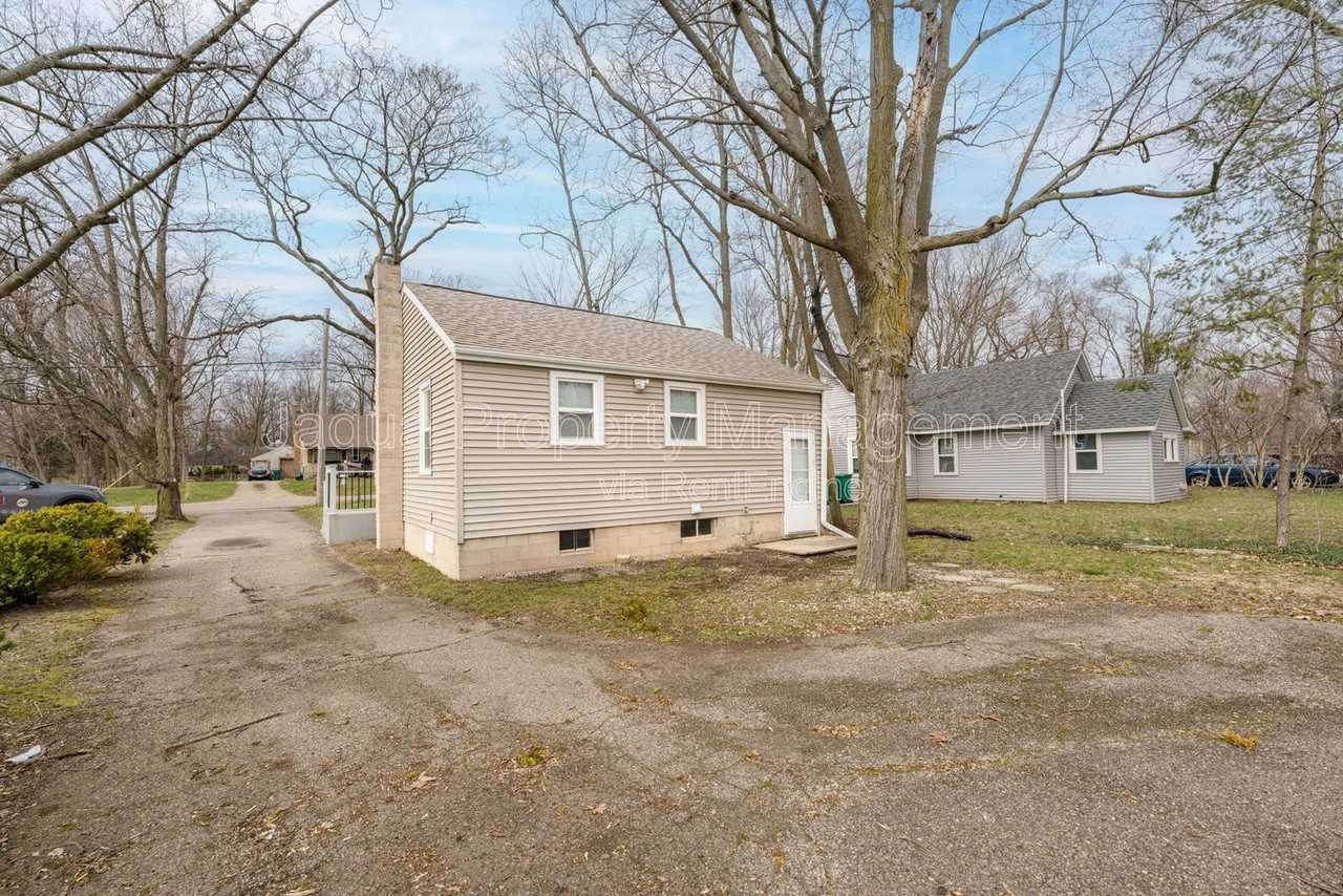 5923 Missouri Ave - Photo 4 of 15