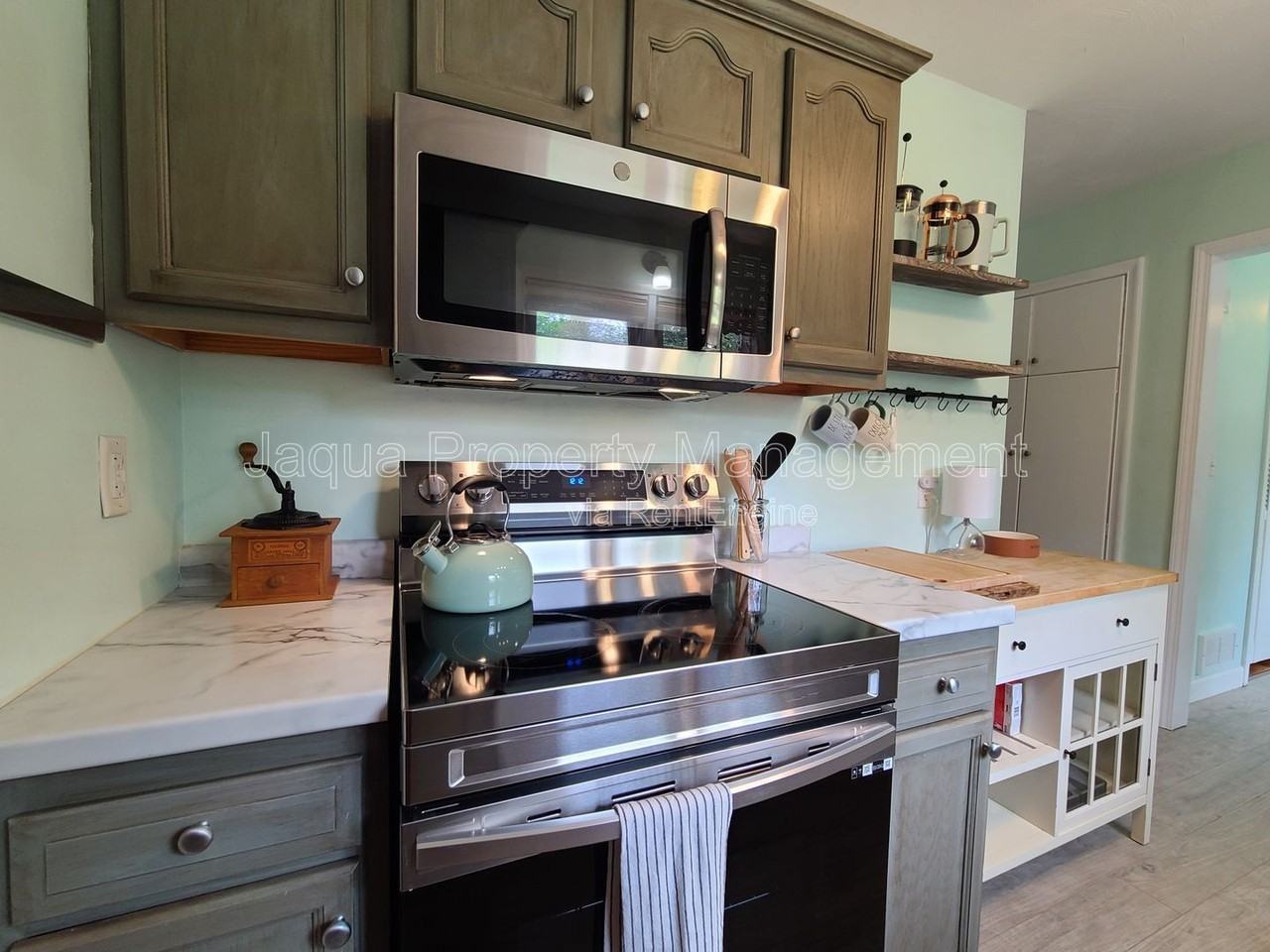 652 Chippewa Rd - Photo 3 of 25