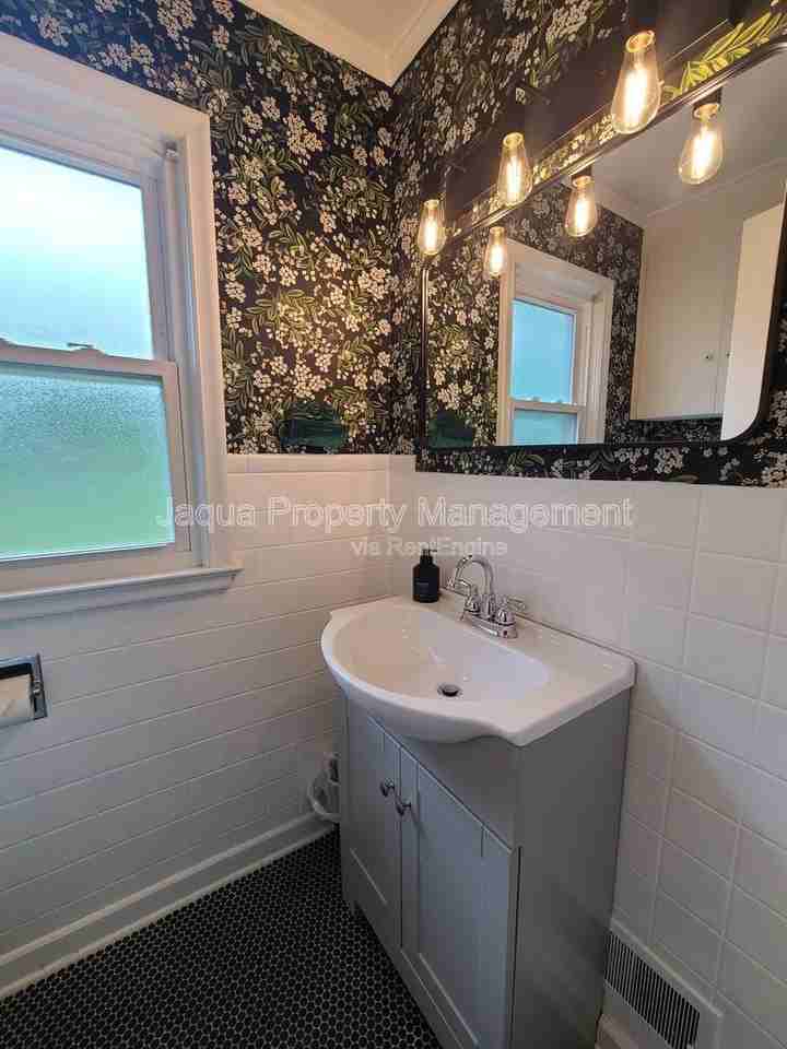 652 Chippewa Rd - Photo 4 of 25