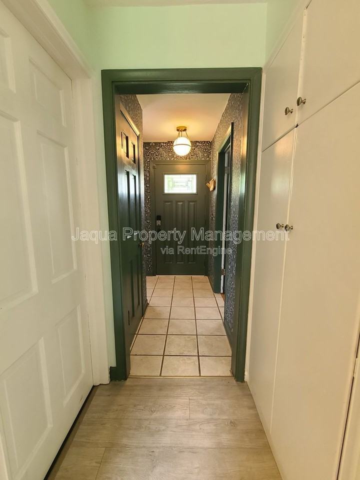 652 Chippewa Rd - Photo 5 of 25