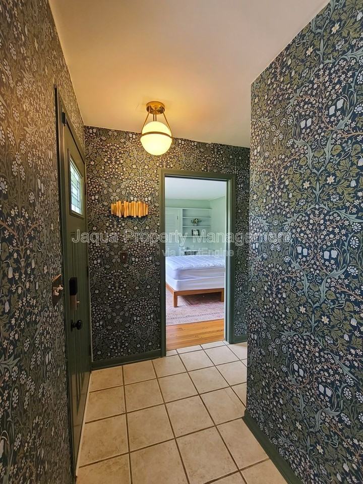 652 Chippewa Rd - Photo 7 of 25