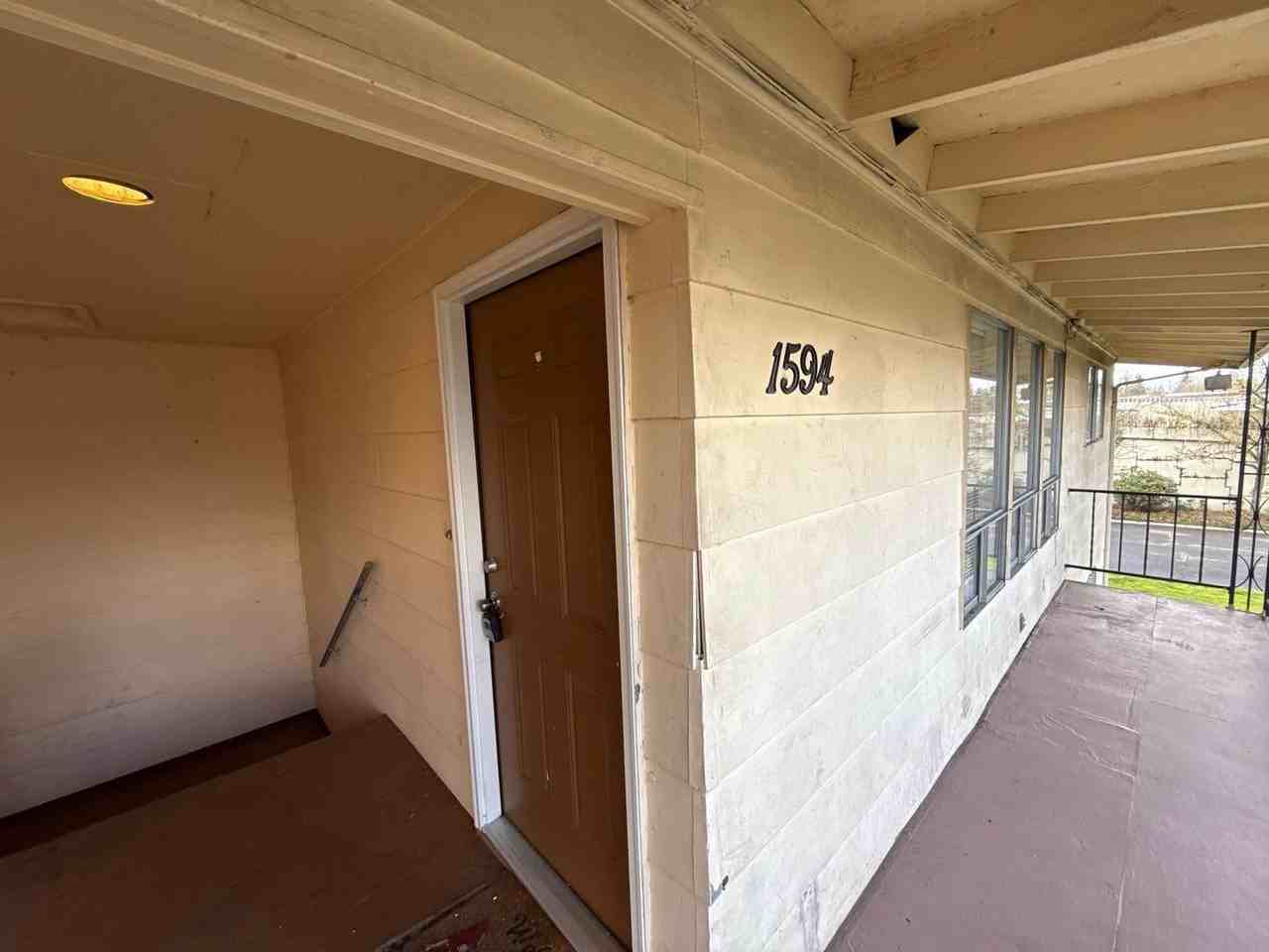 1594 Tripp St Se - Photo 2 of 17