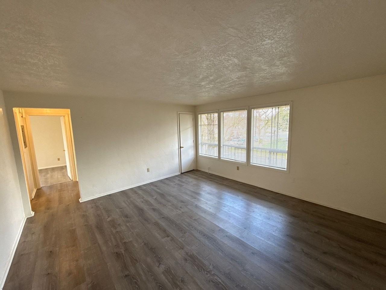 1594 Tripp St Se - Photo 4 of 17