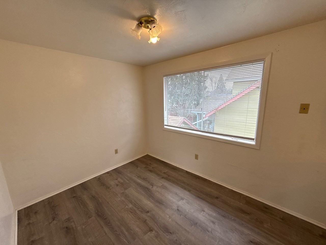 1594 Tripp St Se - Photo 7 of 17