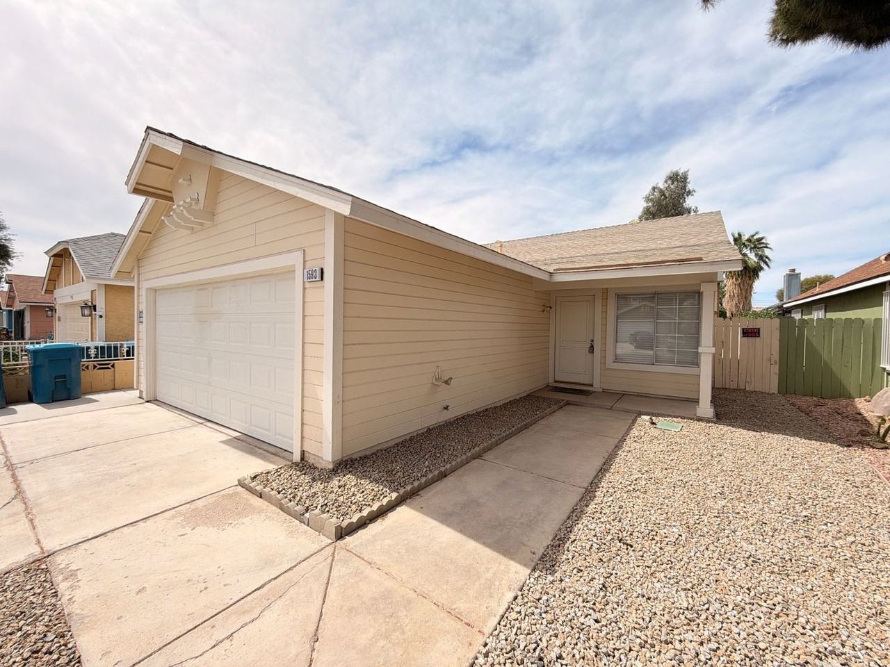 1593 Teardrop St - Photo 2 of 16