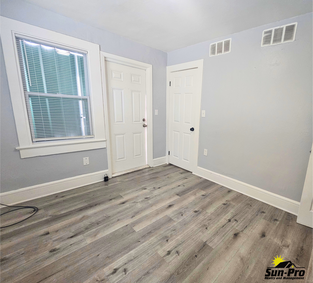 218 N Oleander Ave #1 - Photo 3 of 14