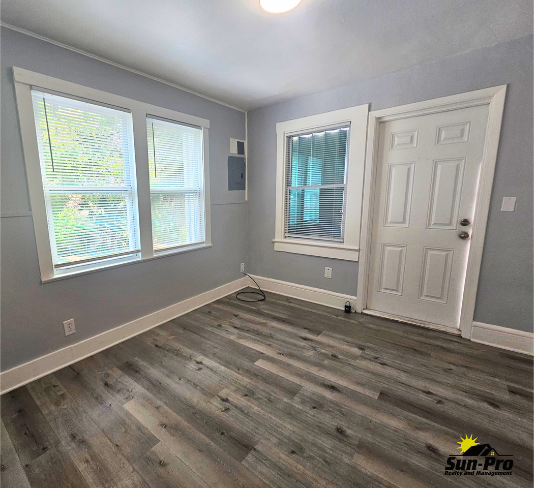 218 N Oleander Ave #1 - Photo 4 of 14