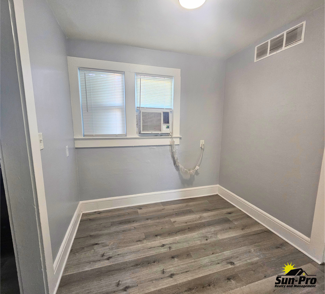 218 N Oleander Ave #1 - Photo 5 of 14