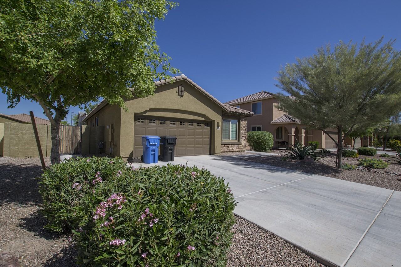 882 E Furness Dr - Photo 3 of 17