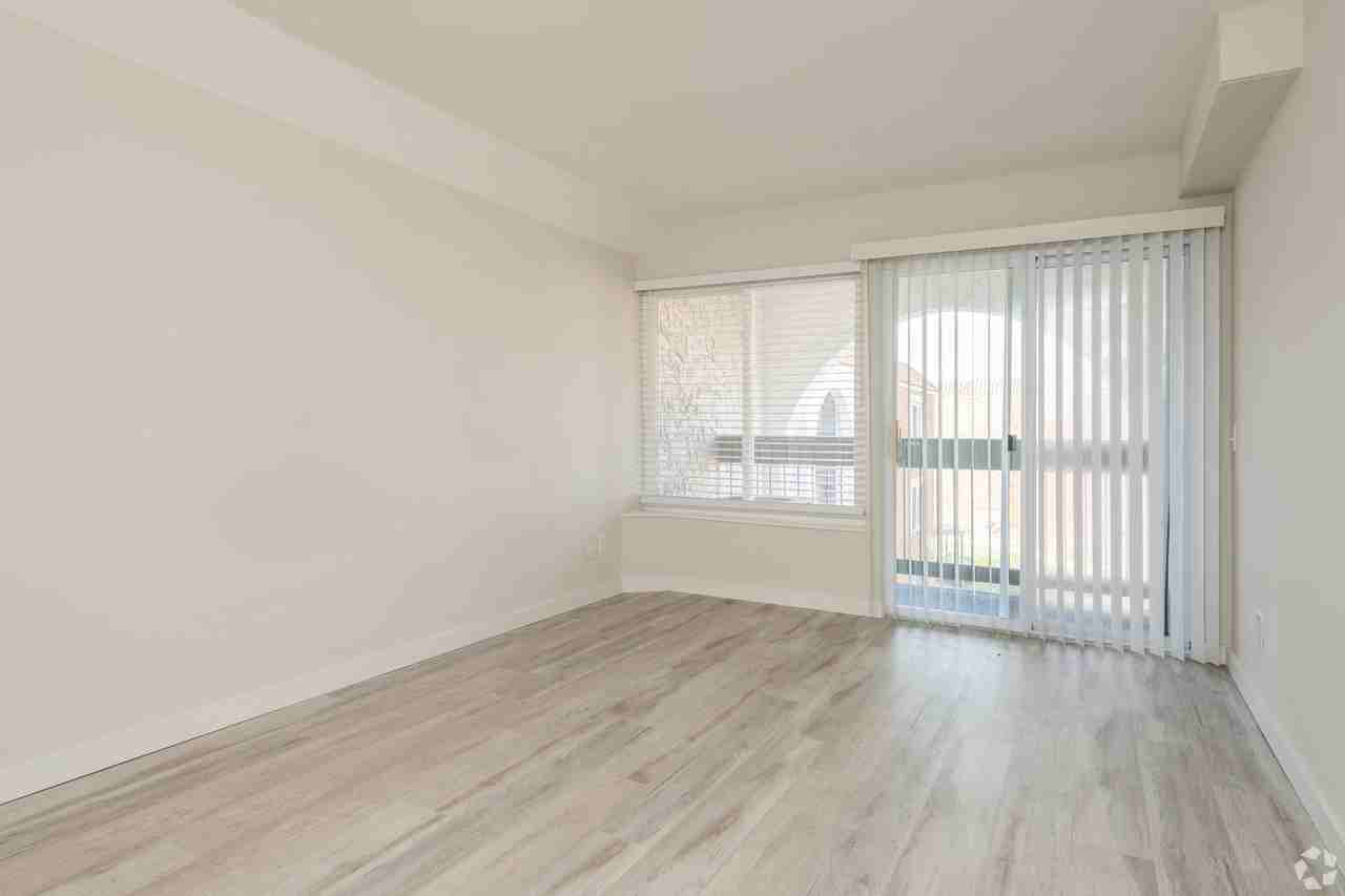 The Oaks Apartments - Photo 6 of 39