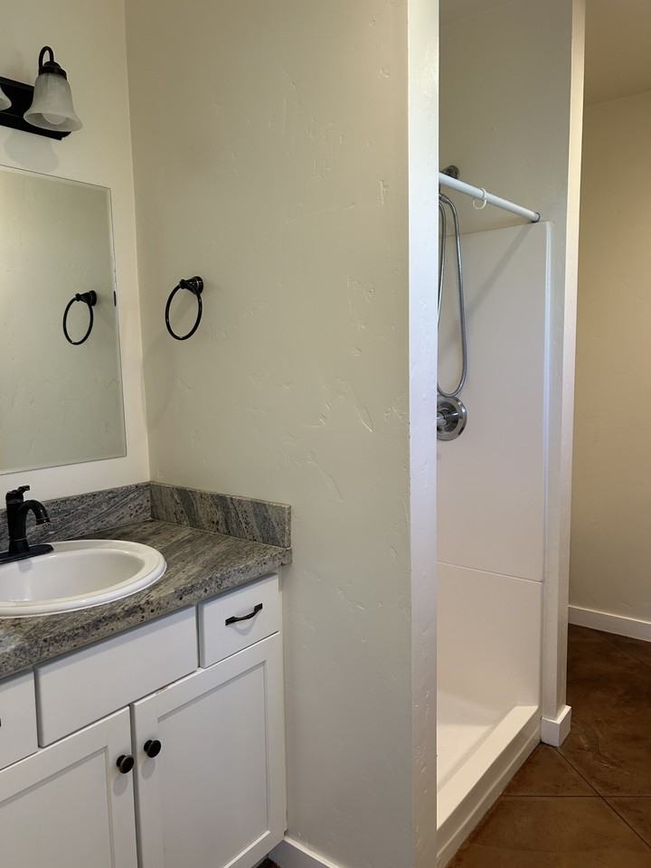 108 Myrtle St - Photo 4 of 12