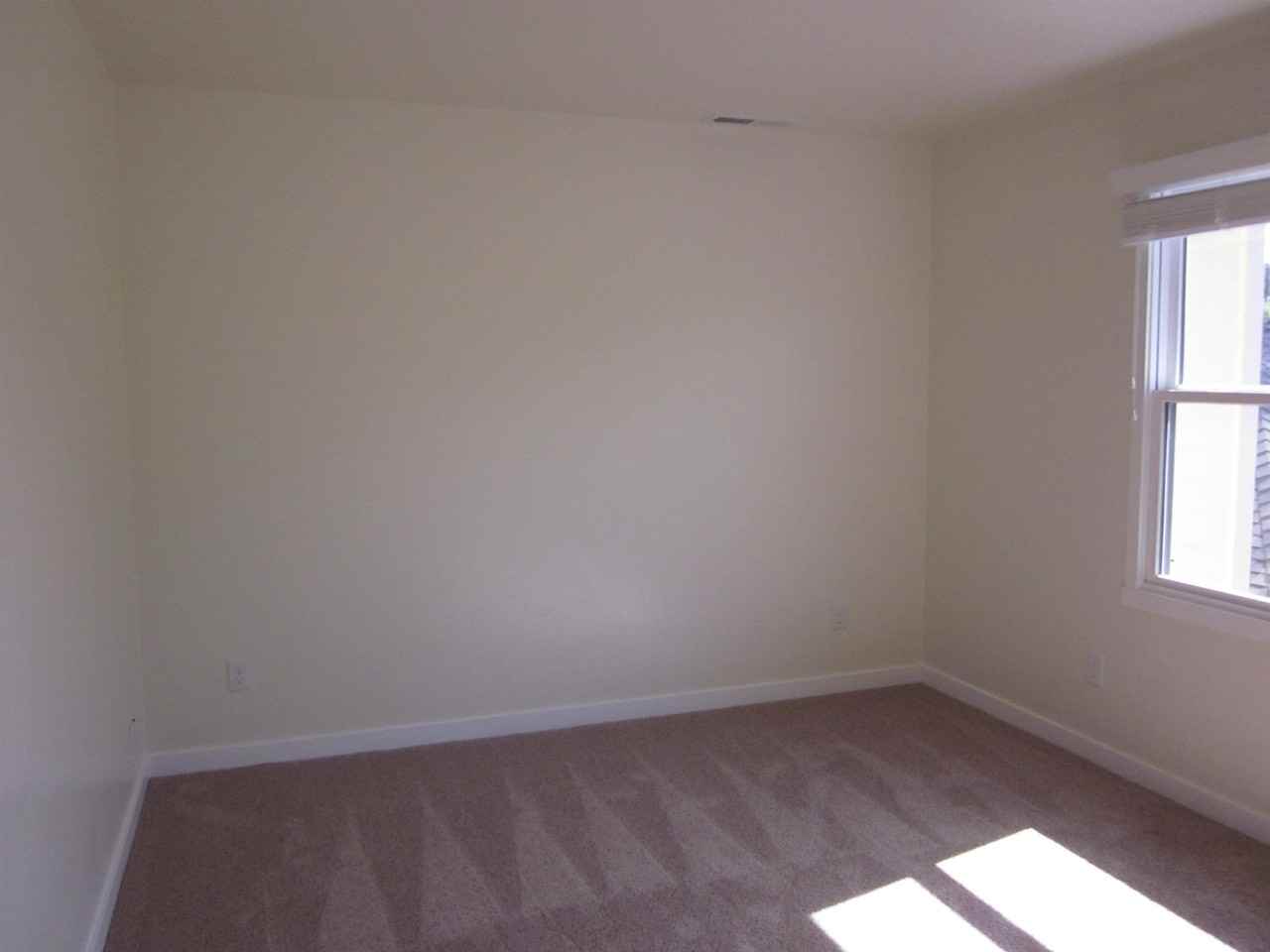 108 Myrtle St - Photo 5 of 12