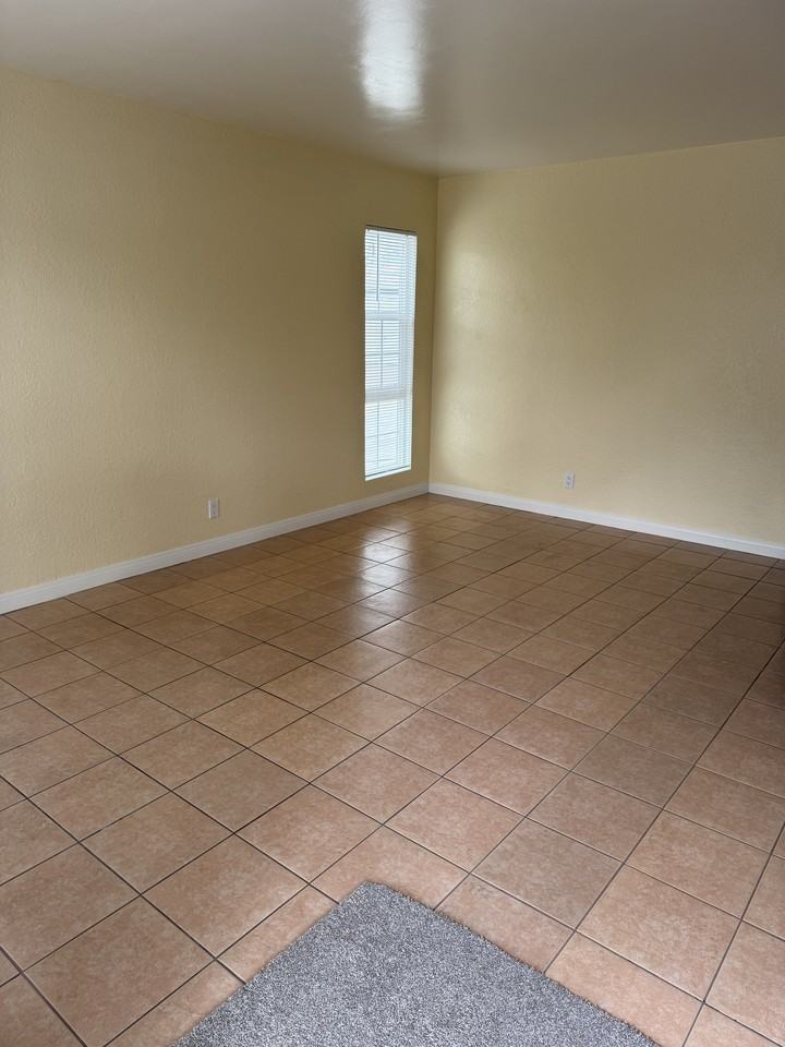 136 E Bay St #A - Photo 3 of 10