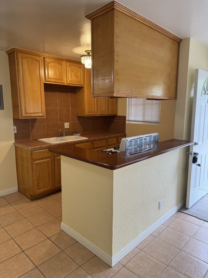 136 E Bay St #A - Photo 6 of 10