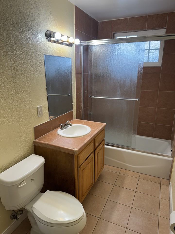 136 E Bay St #A - Photo 4 of 10