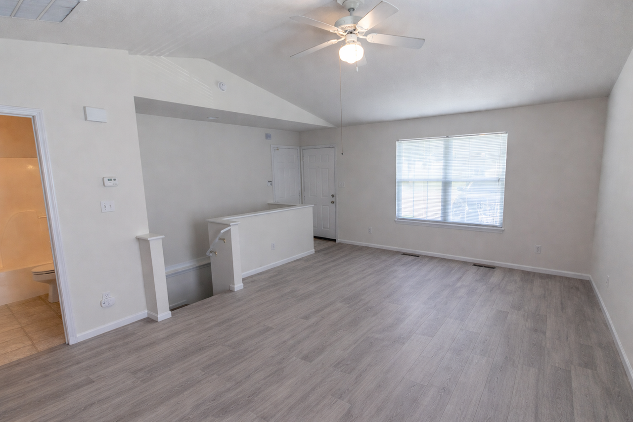 3334 St Charles Rd - Photo 4 of 31