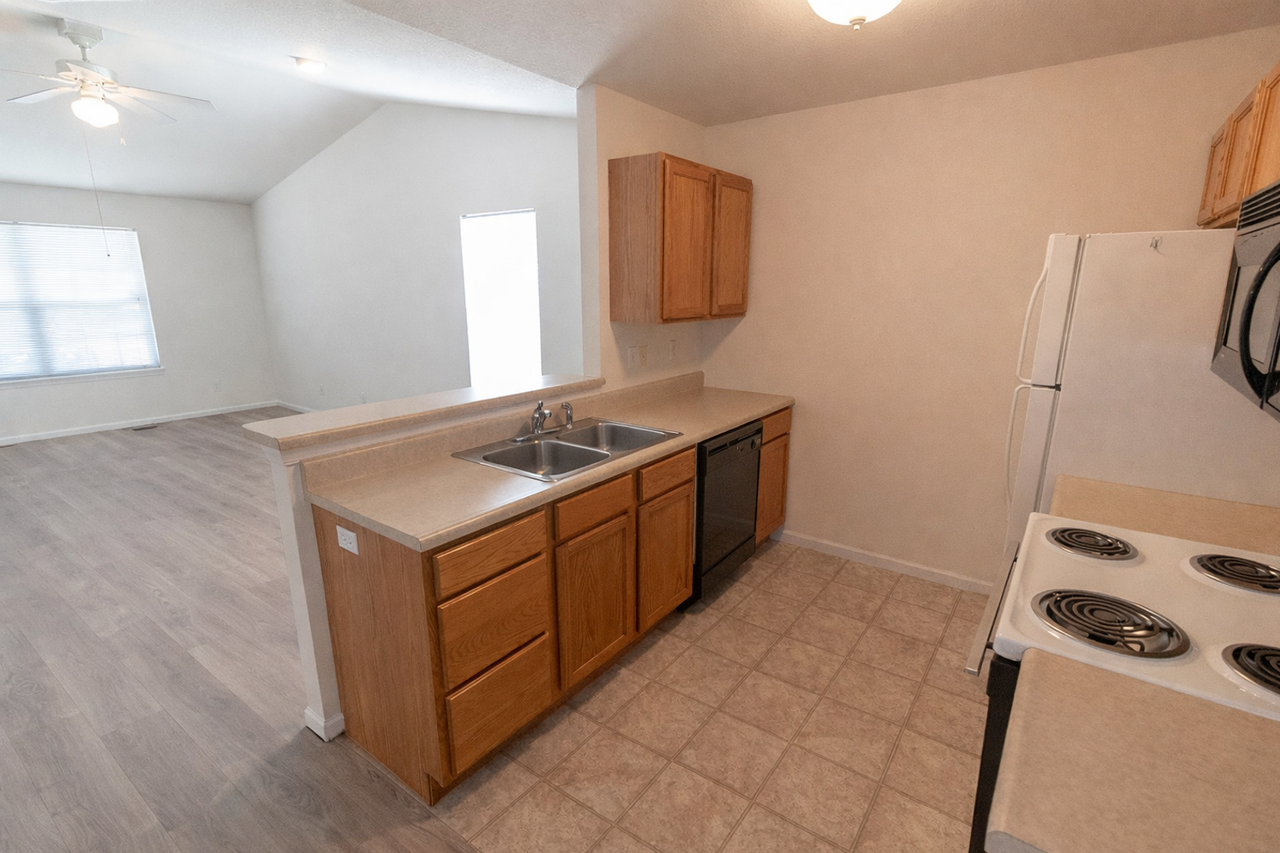 3334 St Charles Rd - Photo 6 of 31