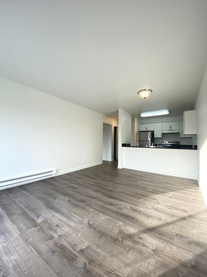11740 Greenwood Ave N - Photo 3 of 7