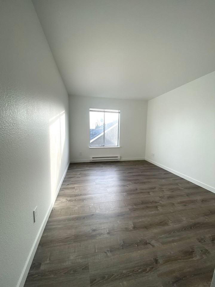 11740 Greenwood Ave N - Photo 7 of 7