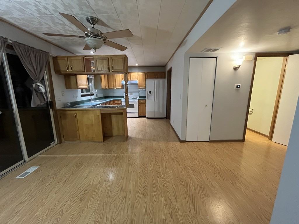 695 Ridge Rd - Photo 7 of 17