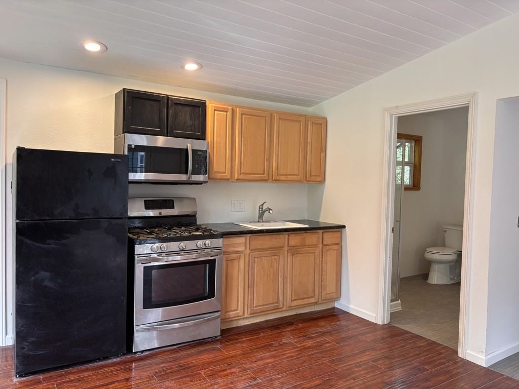 326 Jesse St - Photo 2 of 5