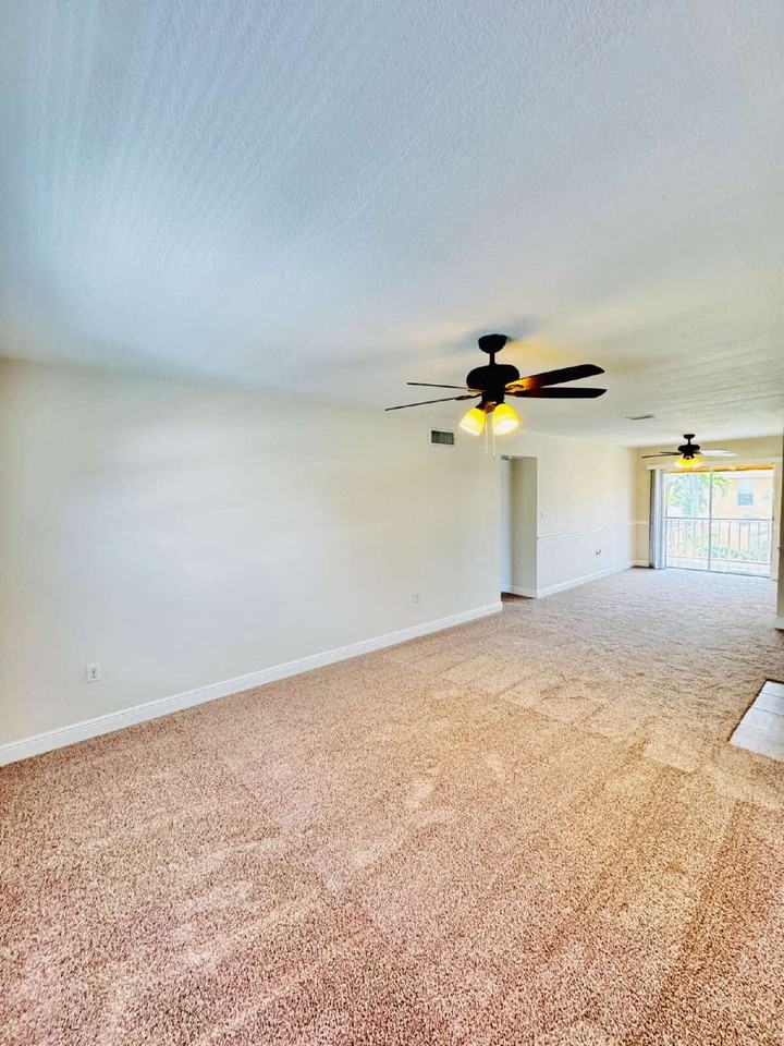 12664 Kenwood Ln - Photo 5 of 39