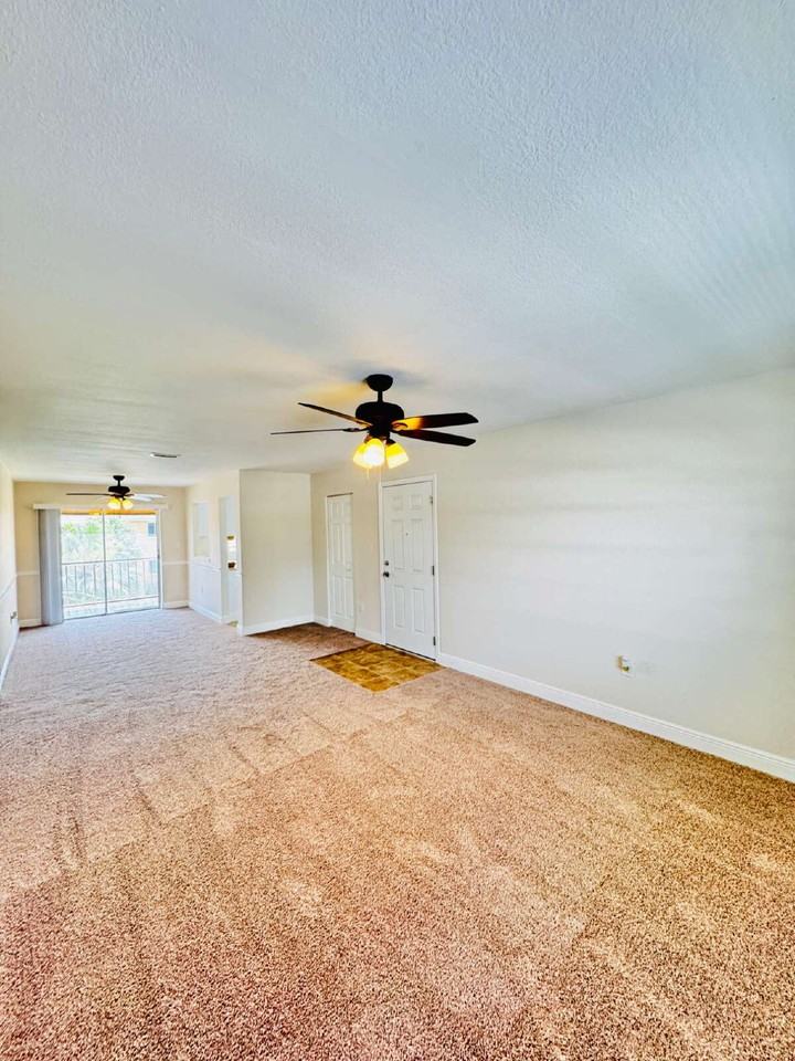 12664 Kenwood Ln - Photo 7 of 39