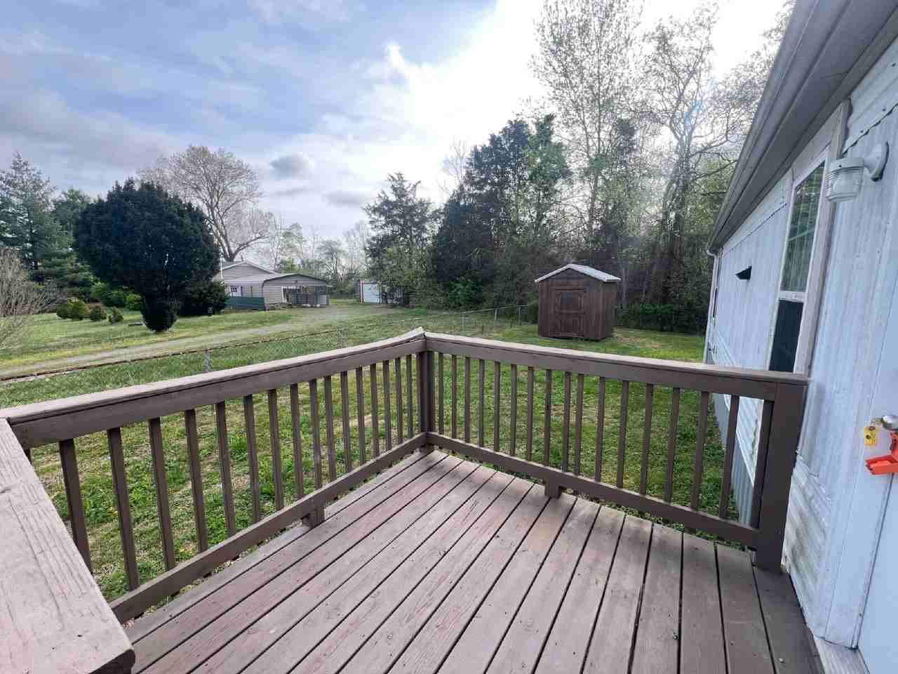 1050 Ross Ln - Photo 3 of 15