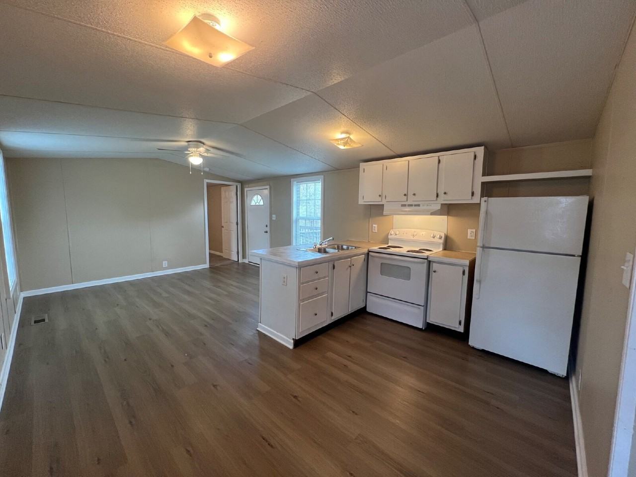 1050 Ross Ln - Photo 5 of 15