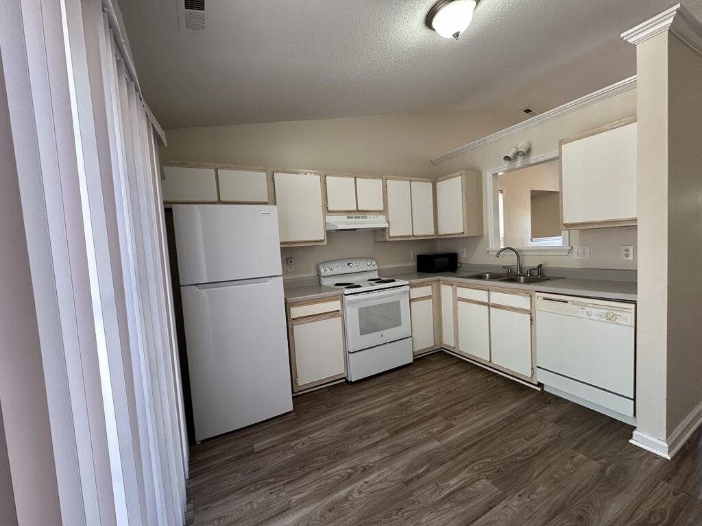 400 Winners Cir S - Photo 4 of 11