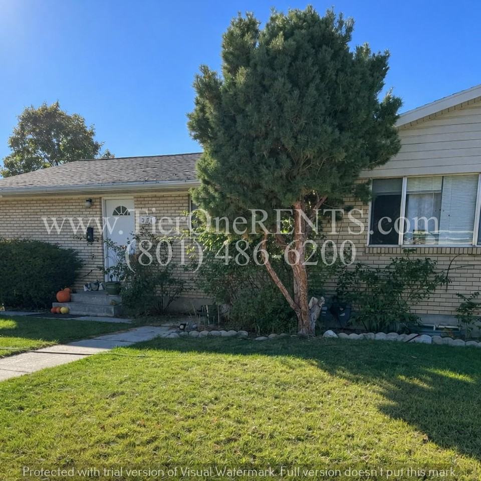 263 W 270 N - Photo 2 of 3